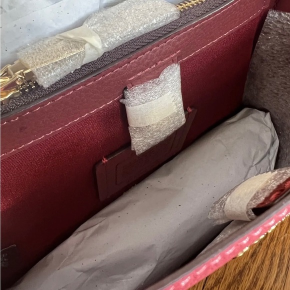 NWT New Coach Small Town Bucket Bag Strawberry Haze - Picture 4 of 10